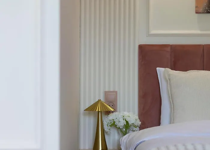 Marilyn - Close To The